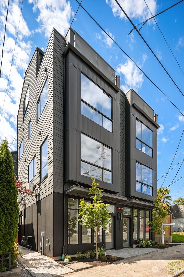 3933 Wallingford Avenue N A  Seattle WA 98103 photo