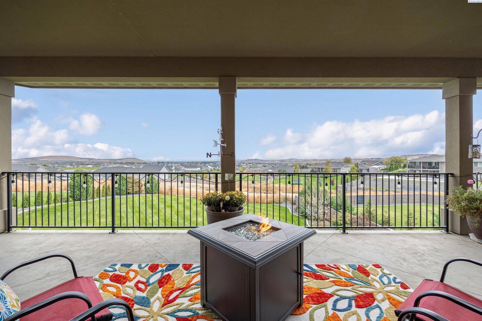 Property Photo: 13903 S Grandview Lane WA 99338