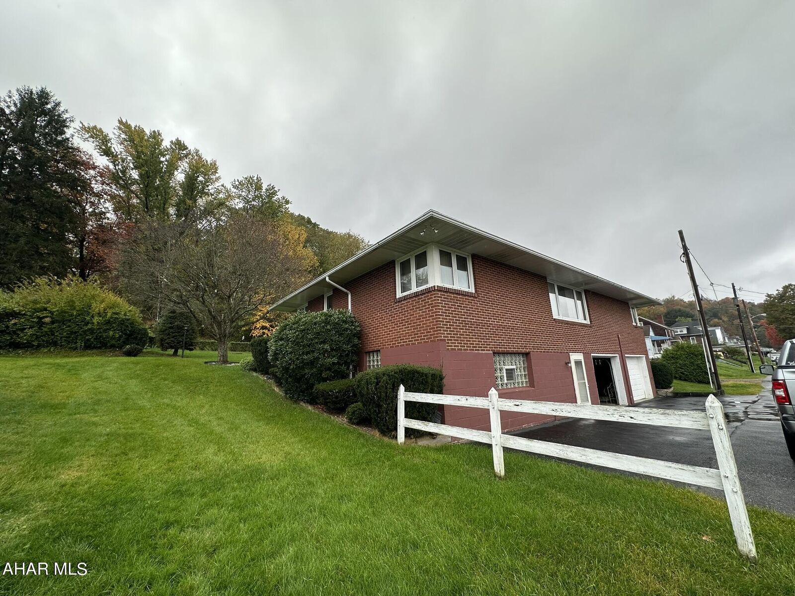 Property Photo: 142 Sandak Court PA 15906