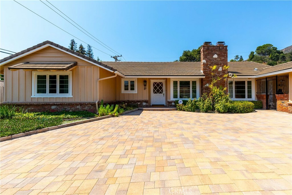 Property Photo:  2011 Canyon Road  CA 91006 