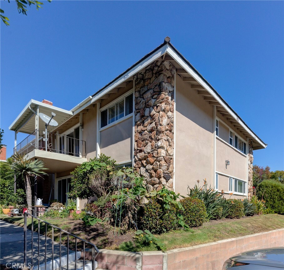 Property Photo:  23043 Maple Ave B  CA 90505 