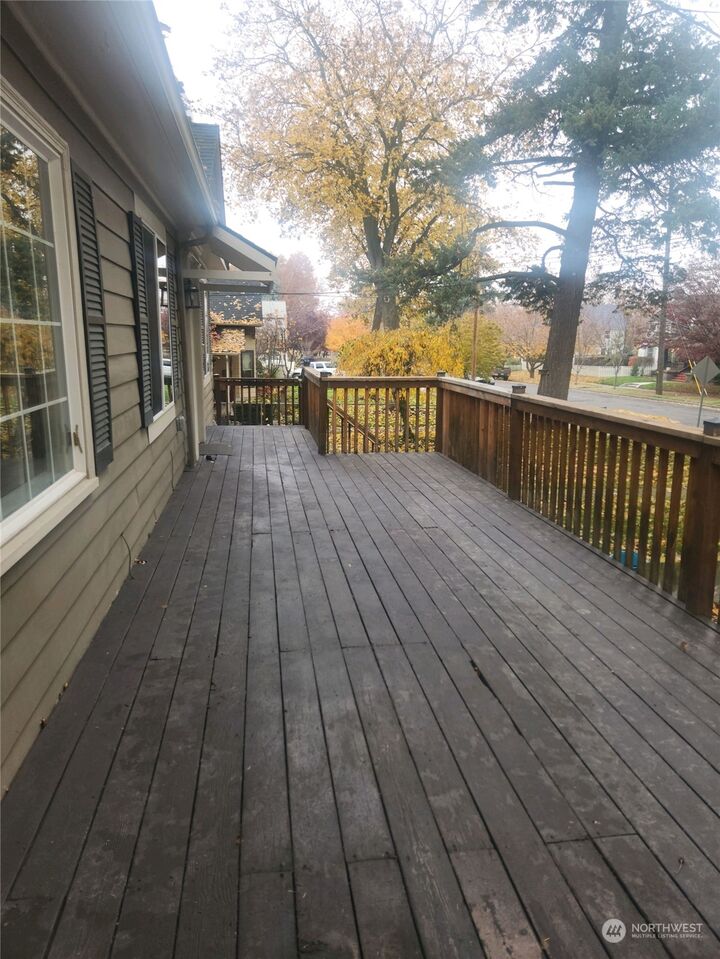 Property Photo:  836 Whitman Street  WA 99362 