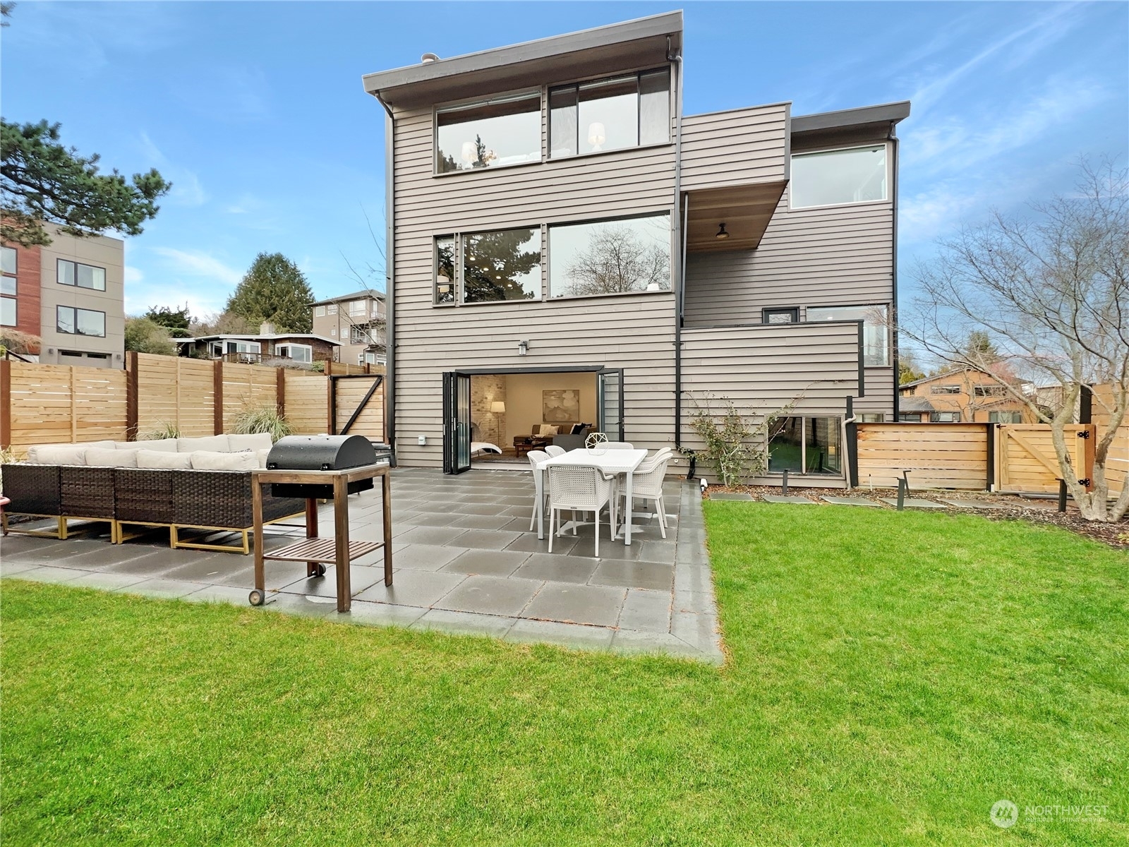 Property Photo: 2420 Thorndyke Place W WA 98199