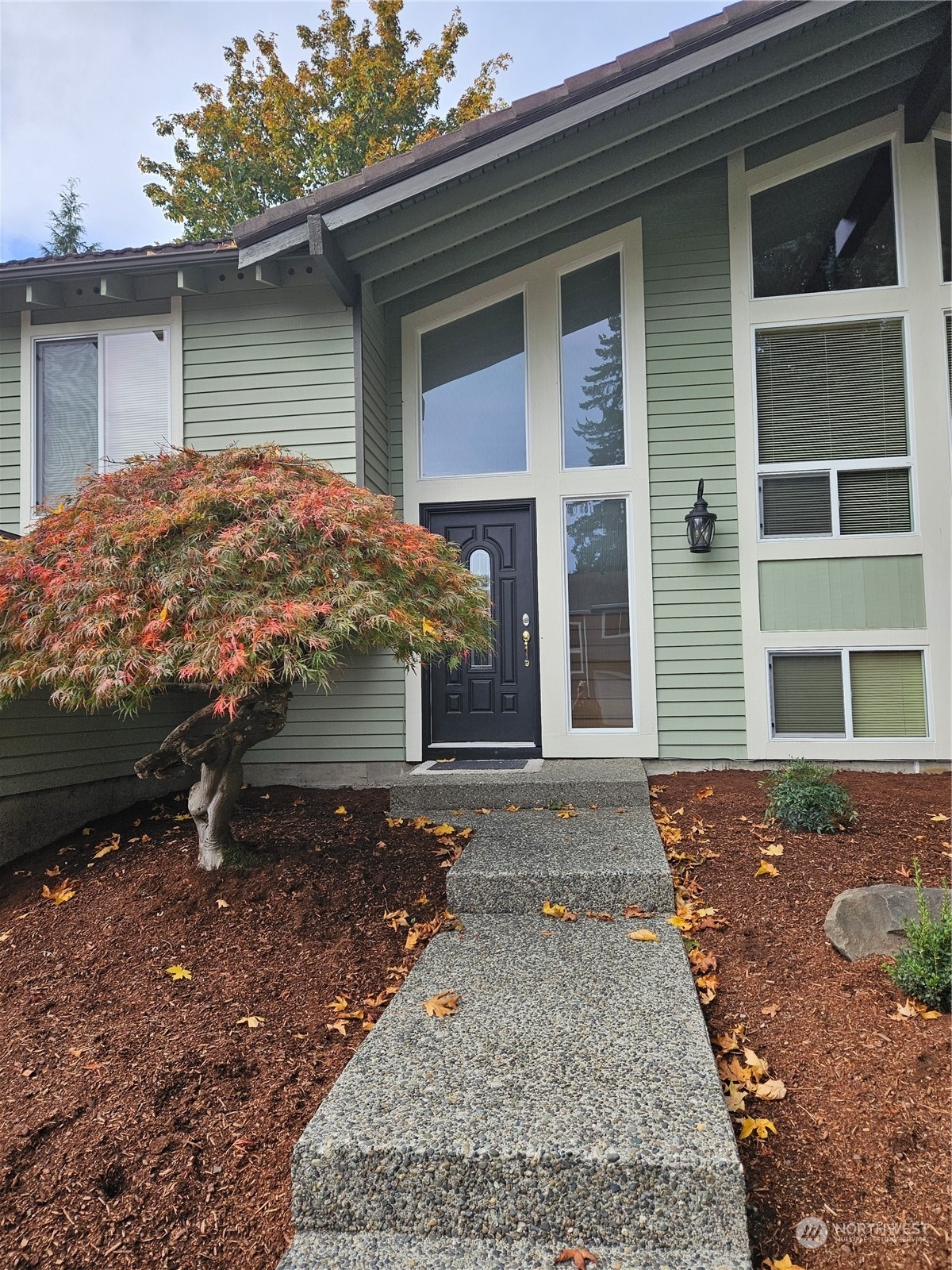 Property Photo: 17703 162 Avenue SE WA 98058