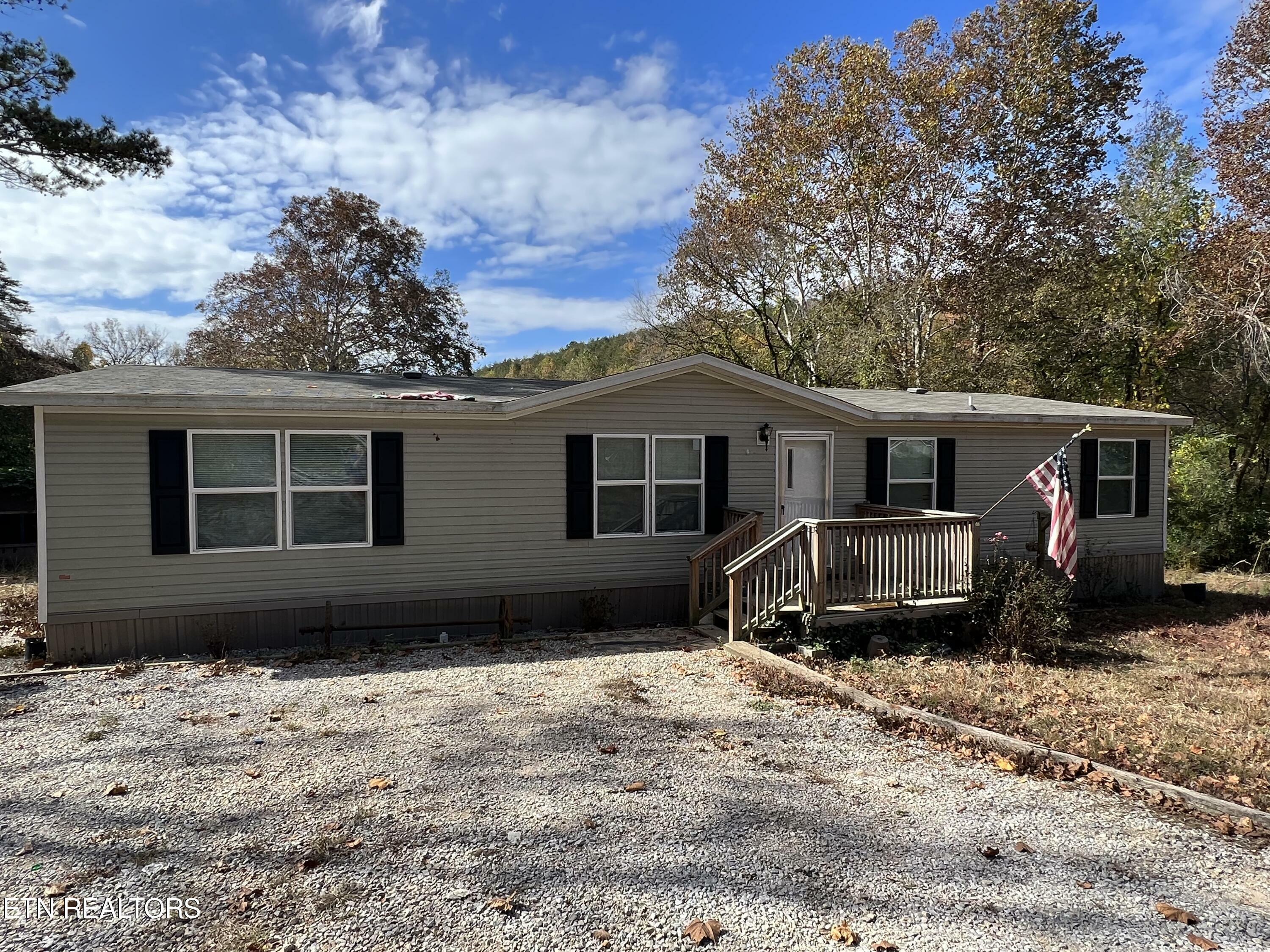 Property Photo:  824 Bluff Rd  TN 37748 