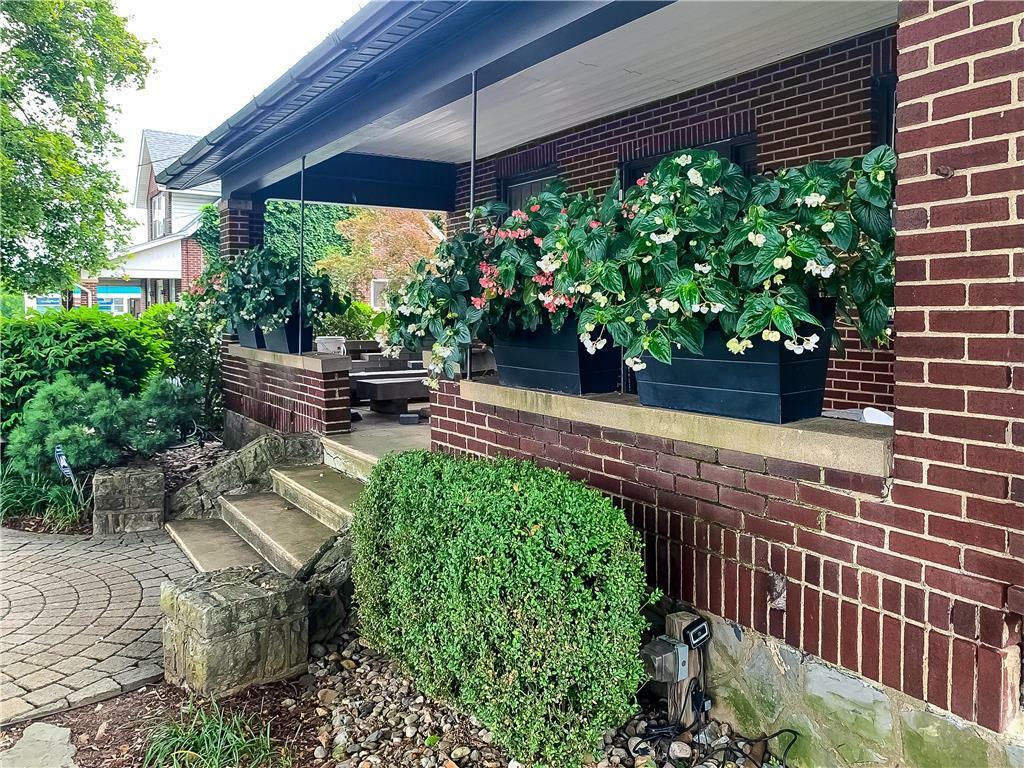 Property Photo: 1511 Sullivan Trail PA 18040