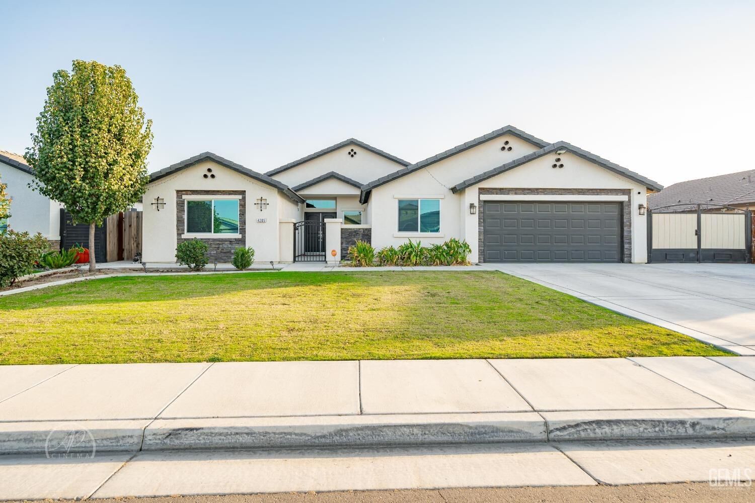 Property Photo: 4205 Diorite Court CA 93313