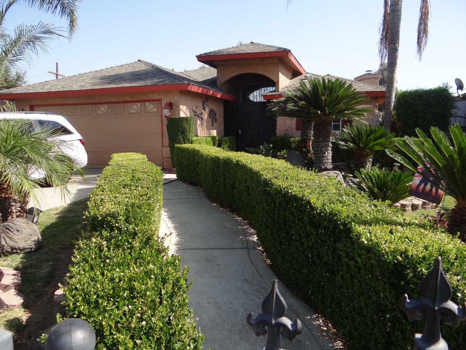 Property Photo:  2377 S Poppy Avenue  CA 93706 