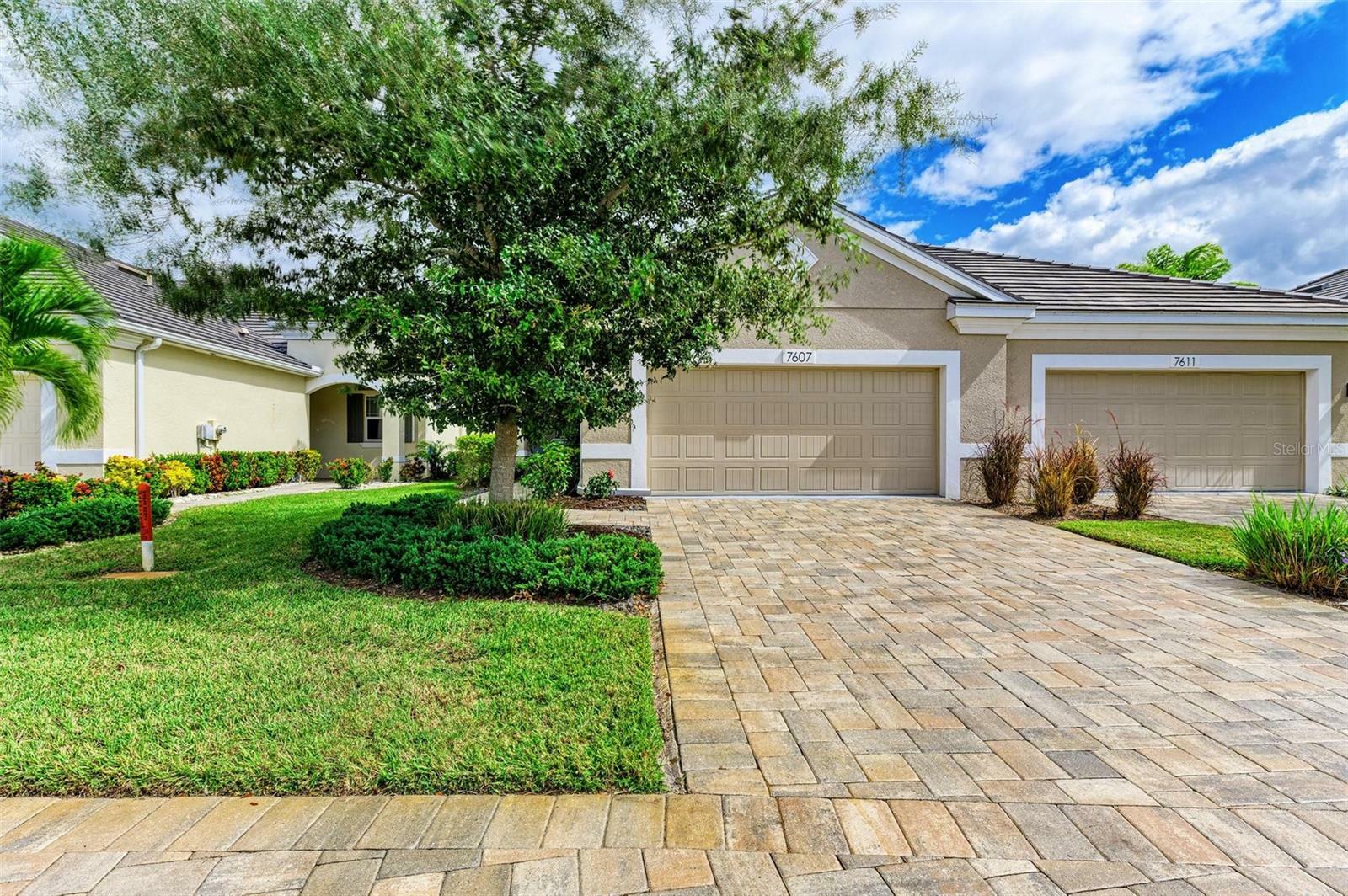 Property Photo:  7607 Registrar Way  FL 34243 