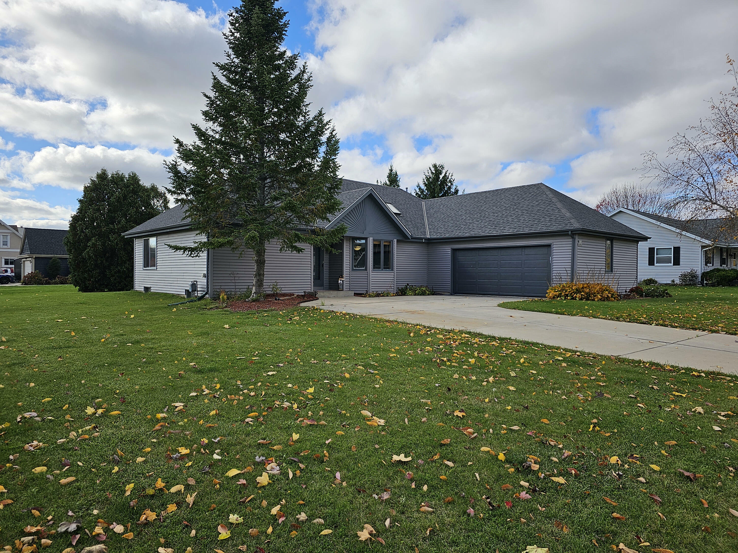 Property Photo:  N172w20433 Westfield Dr  WI 53037 