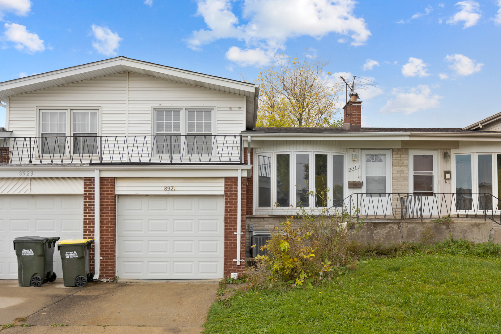 Property Photo: 8921 Robin Drive IL 60016
