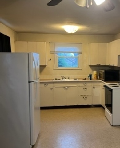 Property Photo: 1025 S 4th Street IL 60115