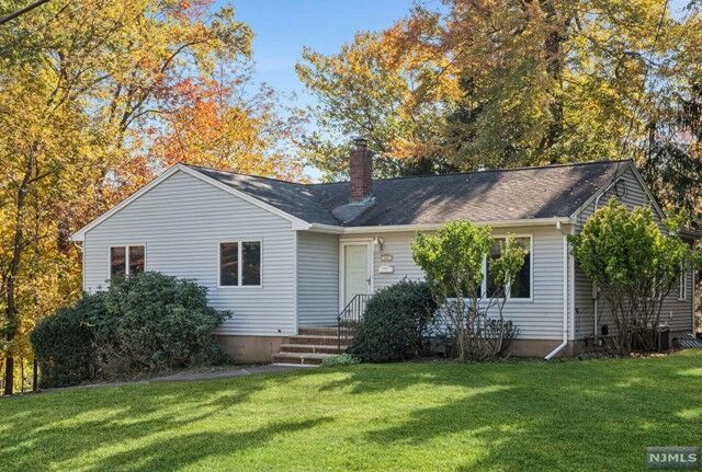 Property Photo:  42 Rutherford Place  NJ 07645 