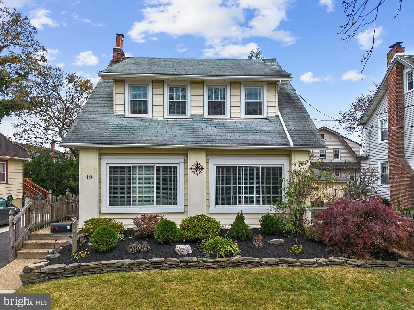 Property Photo:  19 E Palmer Avenue  NJ 08108 