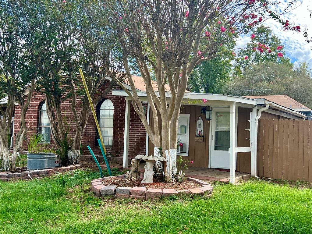 Property Photo:  810 Roosevelt Street  TX 77474 