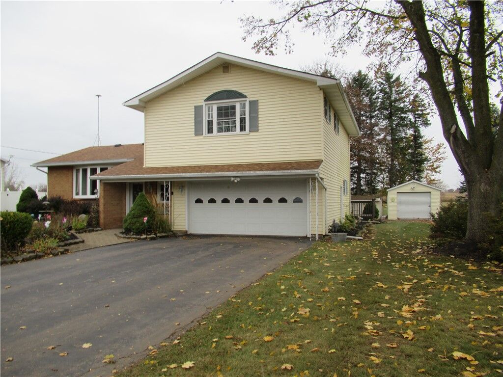 Property Photo:  8512 Stringham Drive  NY 14020 