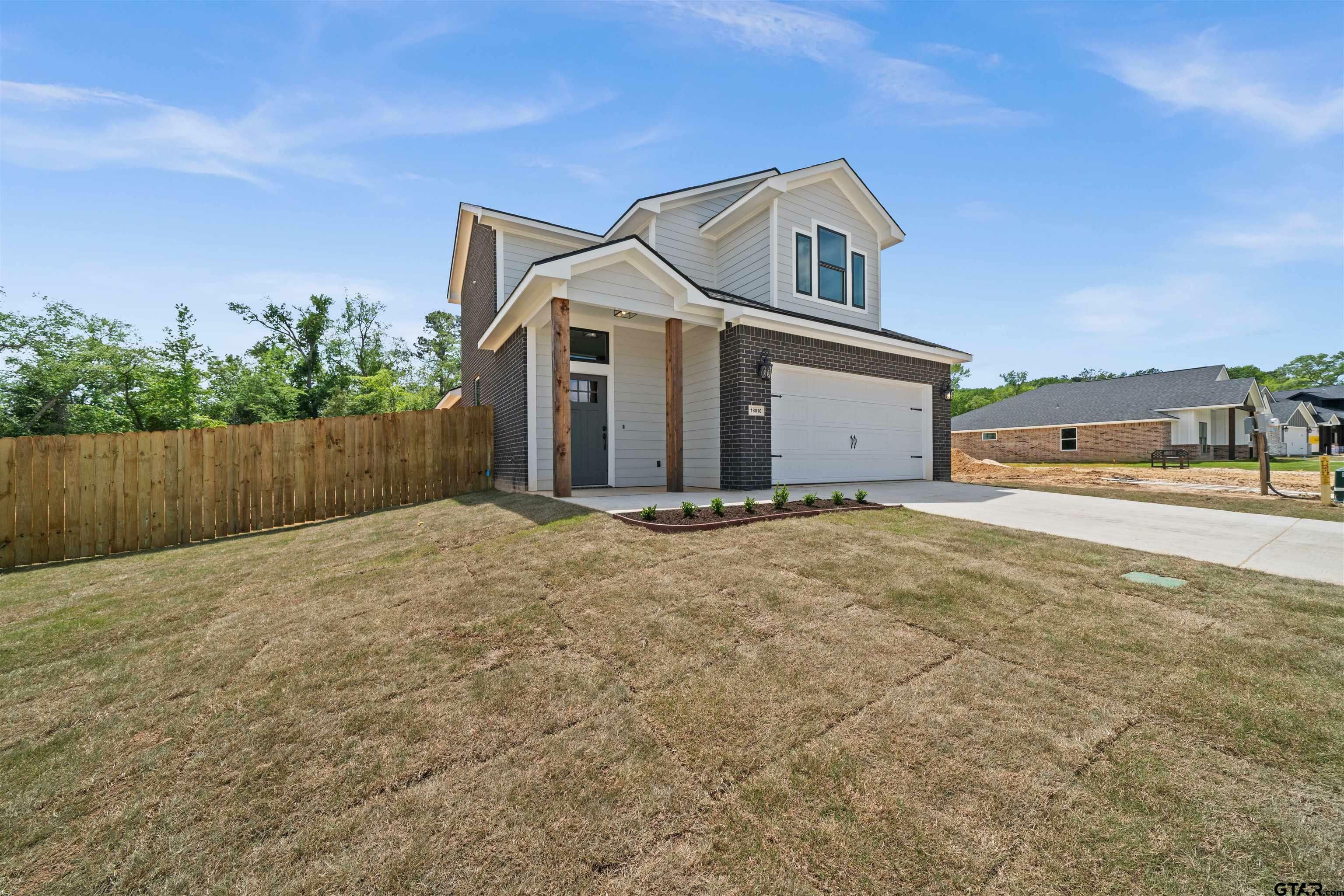 Property Photo:  16010 Crossing Circle  TX 75771 