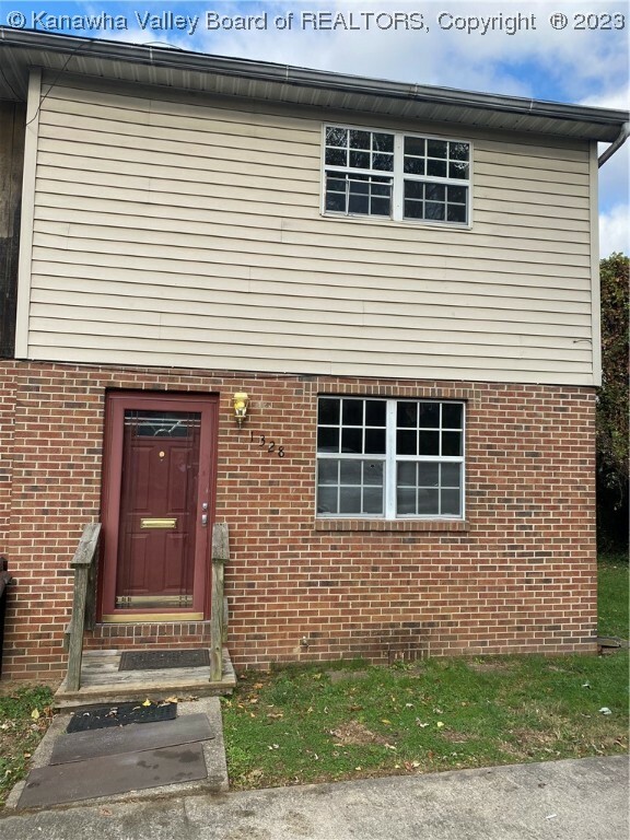 Property Photo: 1328 Elmwood Avenue WV 25301