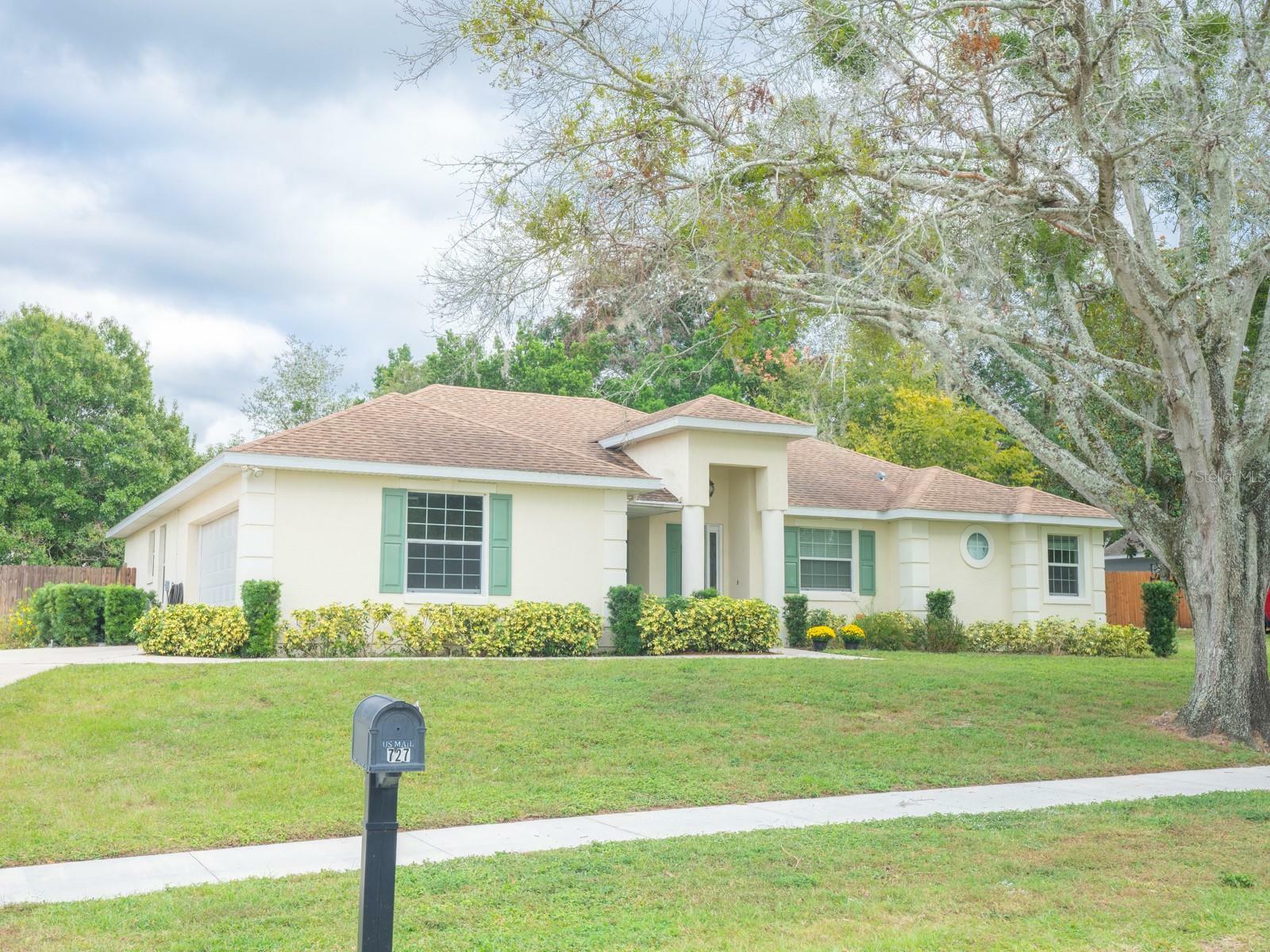 Property Photo:  727 Hull Island Drive  FL 34787 