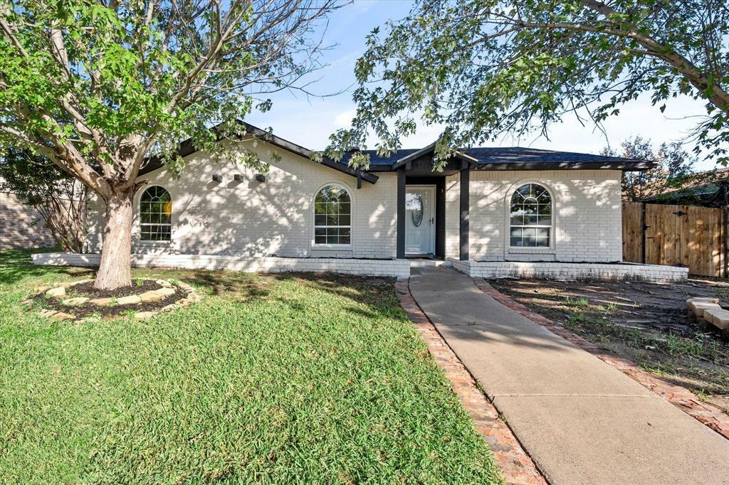 Property Photo: 2114 Palmer Trail TX 75052