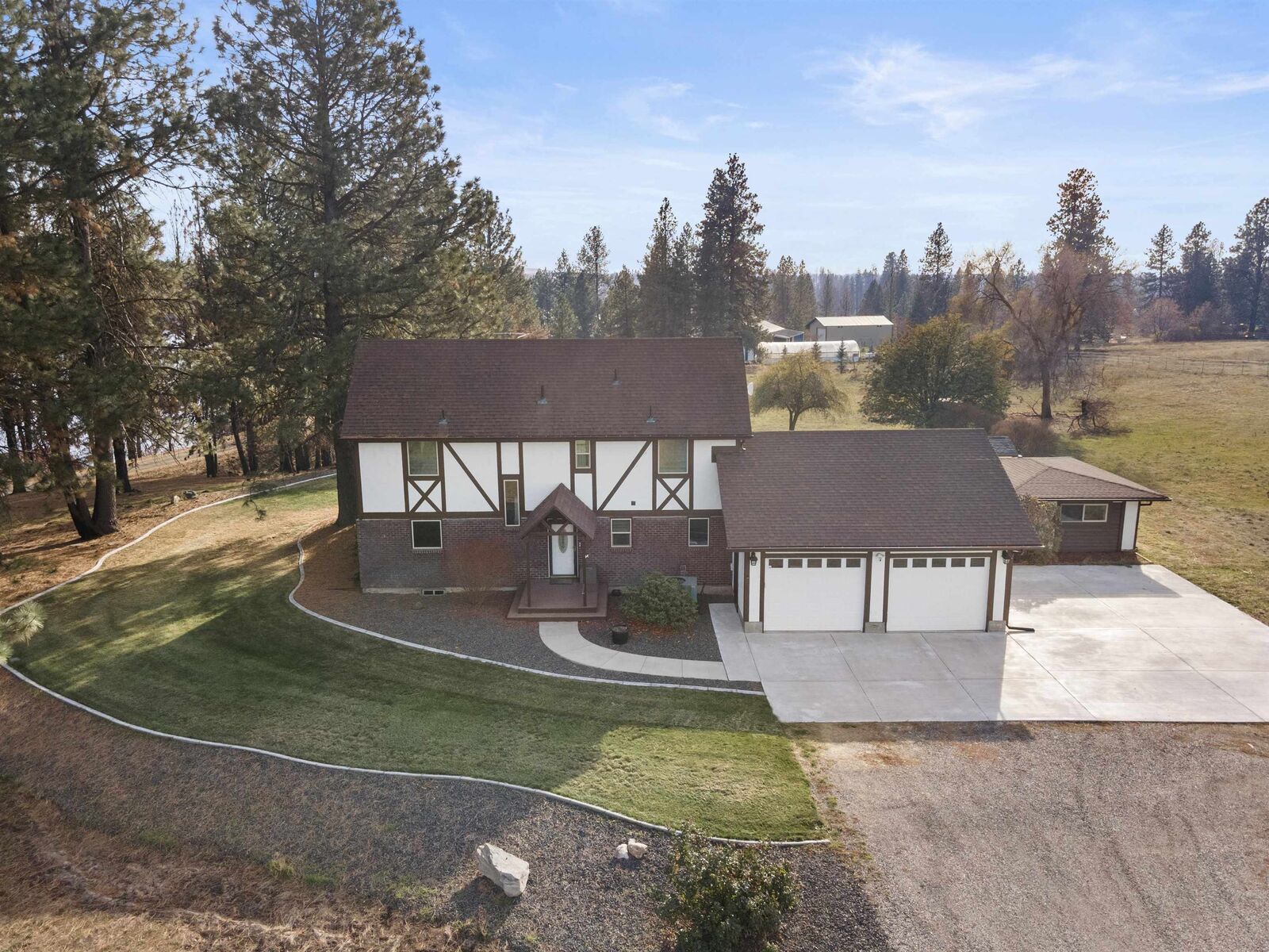 Property Photo: 15915 W Silver Lake Rd WA 99022
