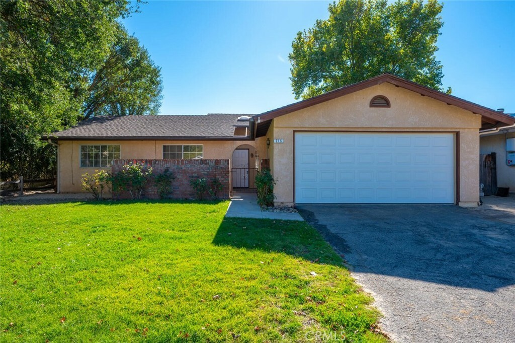 Property Photo:  215 Golden Meadow Drive  CA 93446 