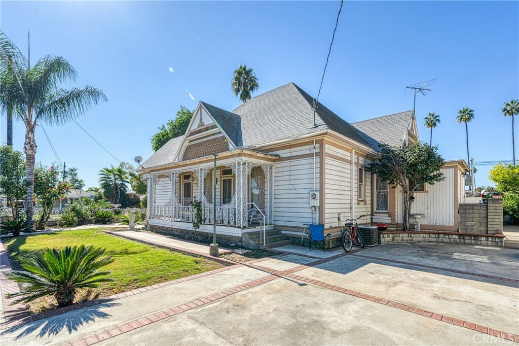 Property Photo: 185 E 11th Street CA 91766