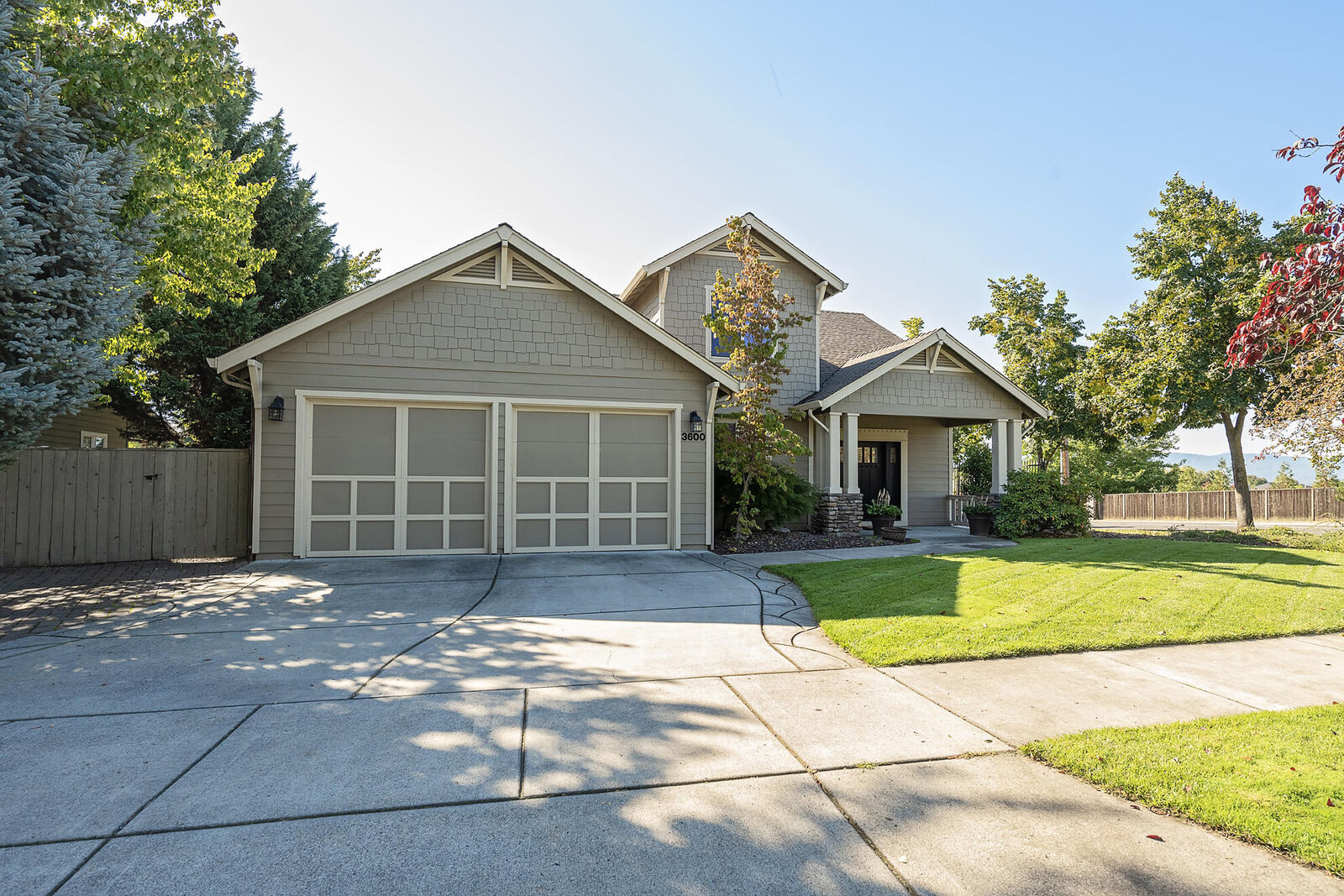 Property Photo: 3600 Calle Vista Drive OR 97504