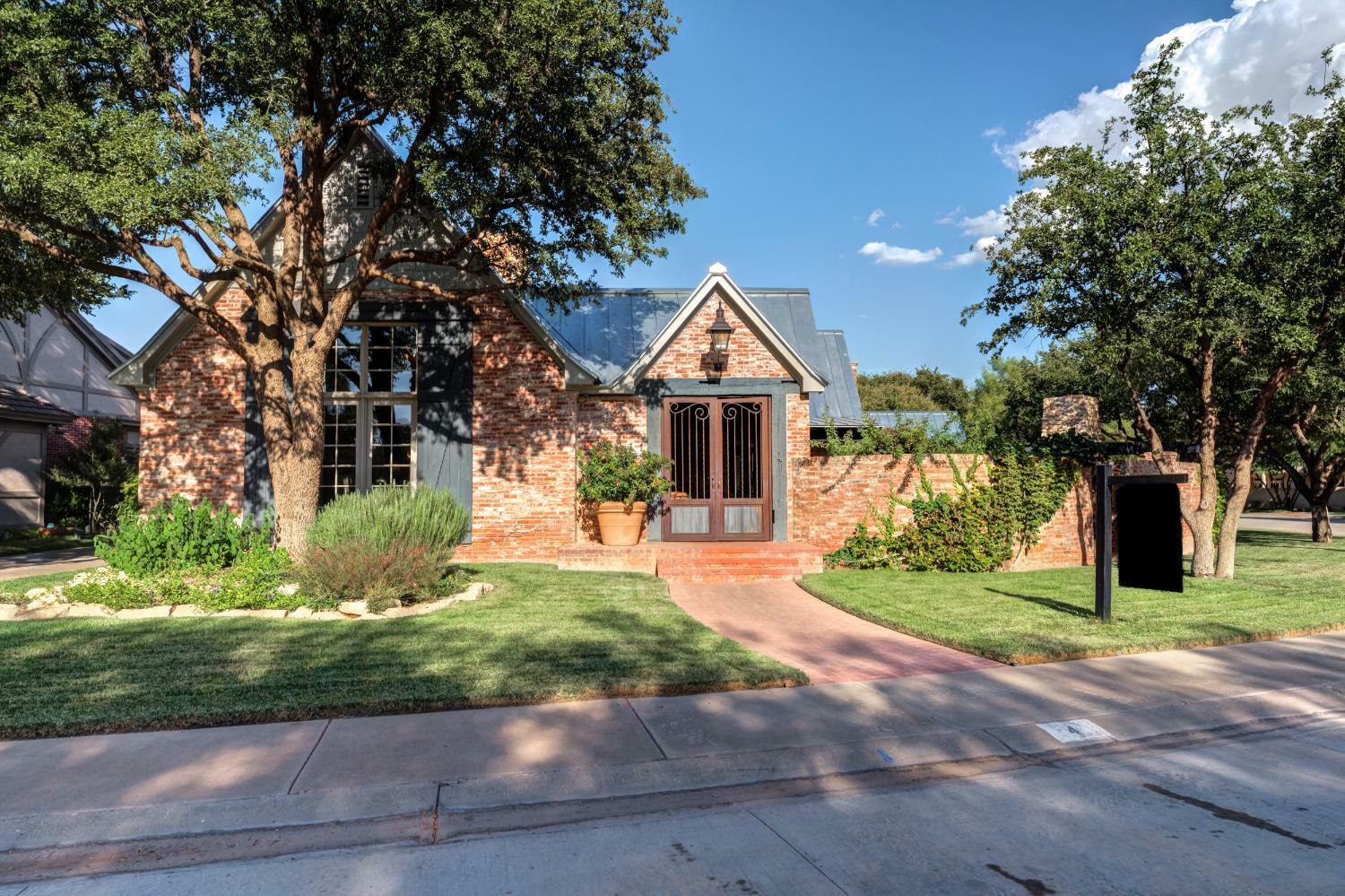 Property Photo: 4809 19th Street Unit 4 TX 79407