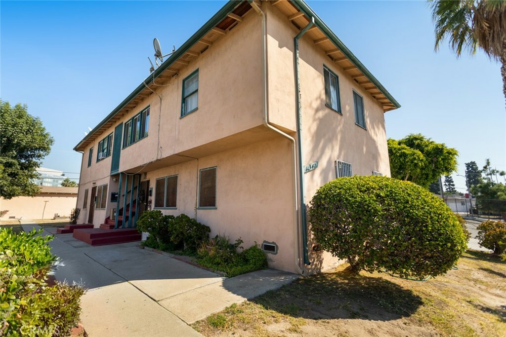 Property Photo:  11542 Simms Avenue  CA 90303 