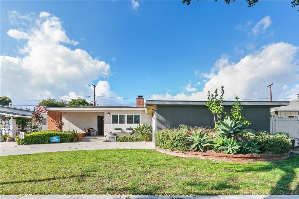 Property Photo: 2667 Radnor Avenue CA 90815