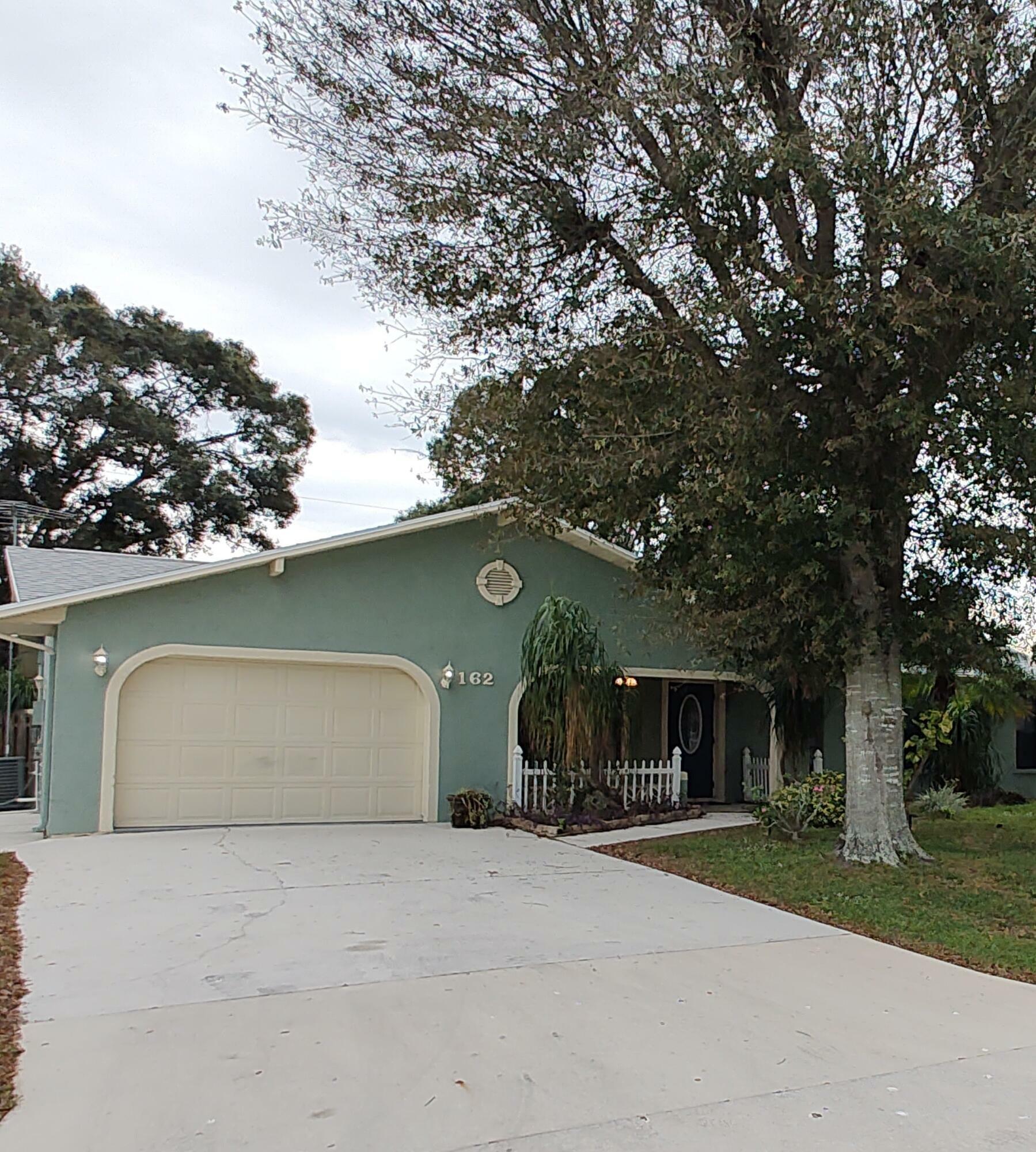 Property Photo:  162 NE Fatima Terrace  FL 34983 