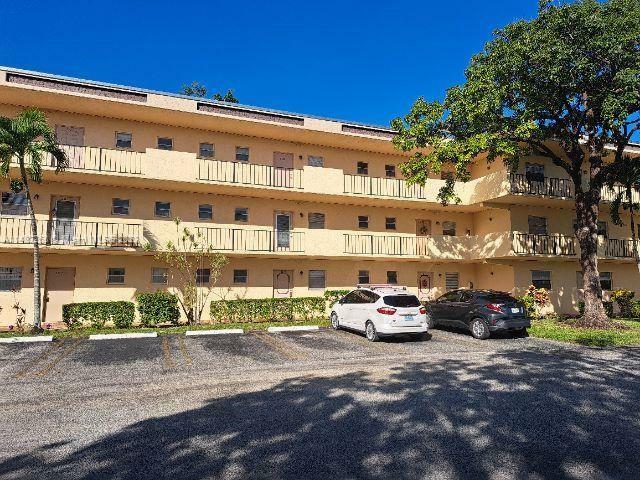 Property Photo: 101 Berkley Rd 109 FL 33024