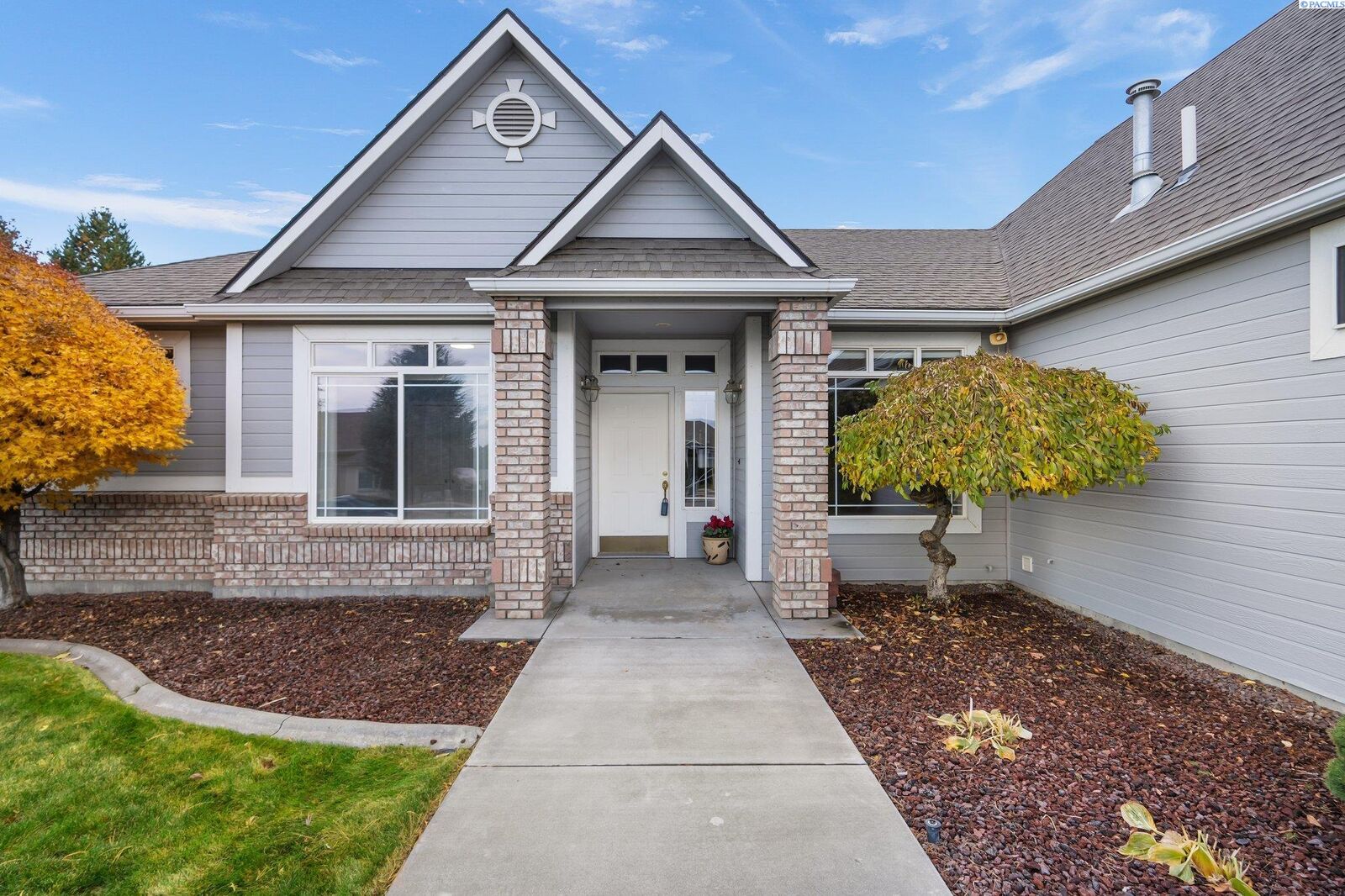 Property Photo: 449 Anthony Dr WA 99352