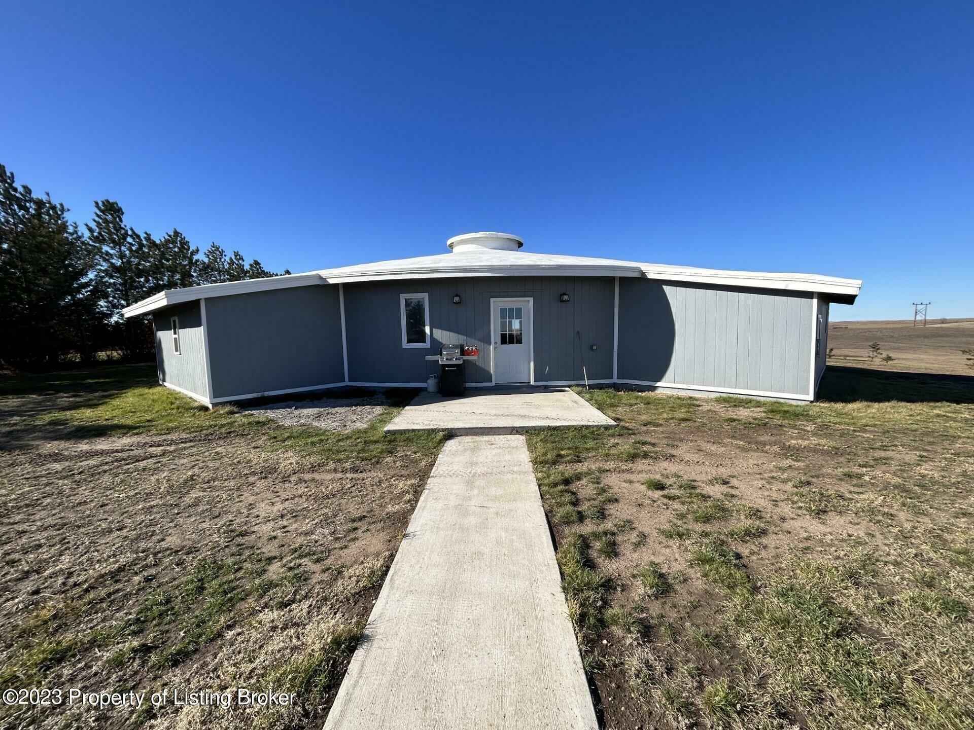 Property Photo:  8608 136th Avenue SW  ND 58653 