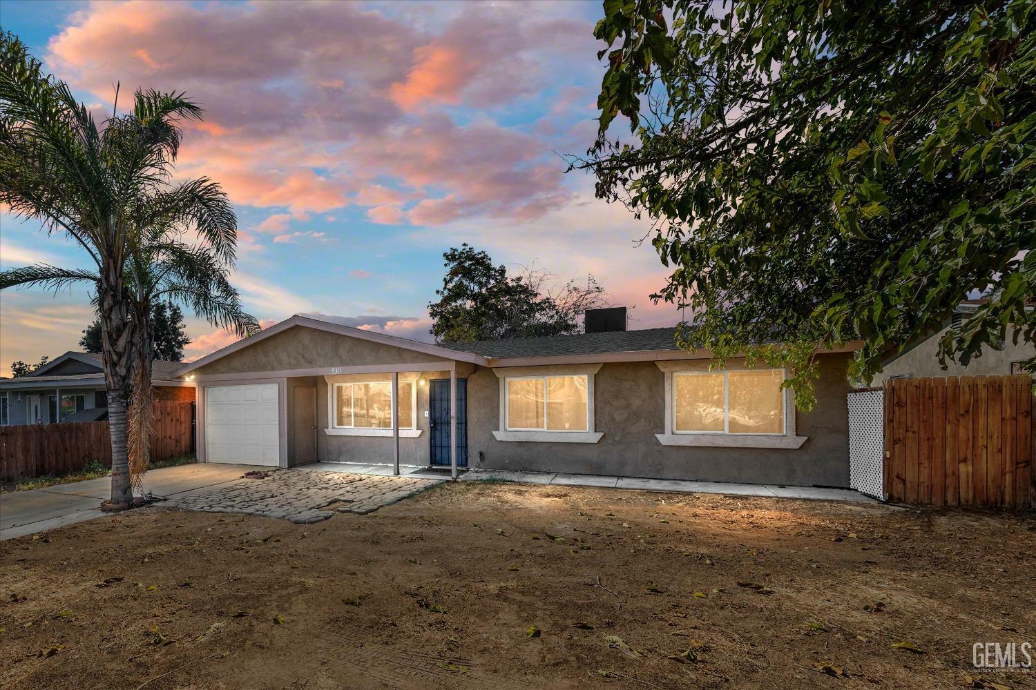 Property Photo:  530 Austin Street  CA 93307 