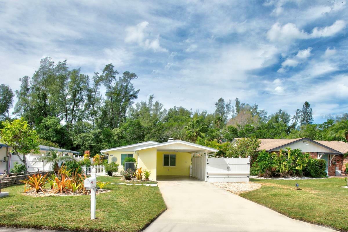 Property Photo:  7165 Longboat Drive N  FL 34228 