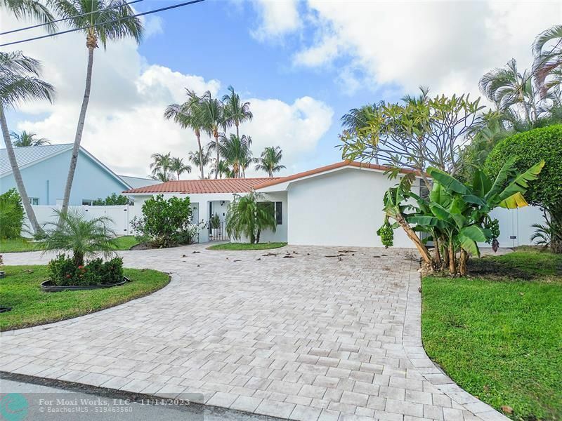 Property Photo:  1201 SW 4th Ave  FL 33432 