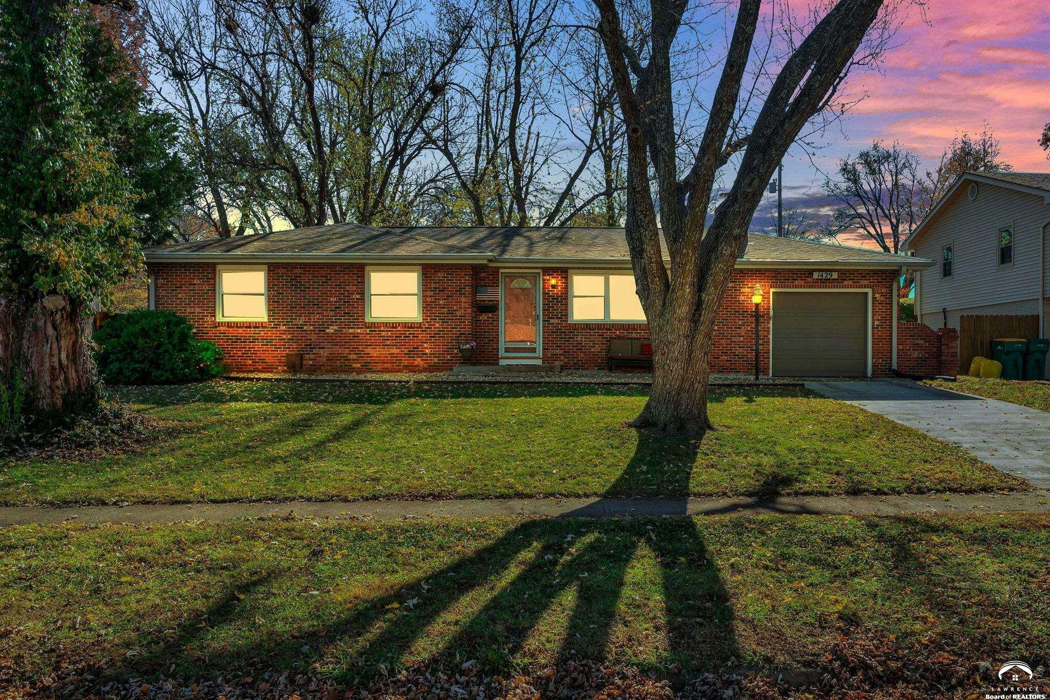 Property Photo:  1429 SW 32nd Street  KS 66611 