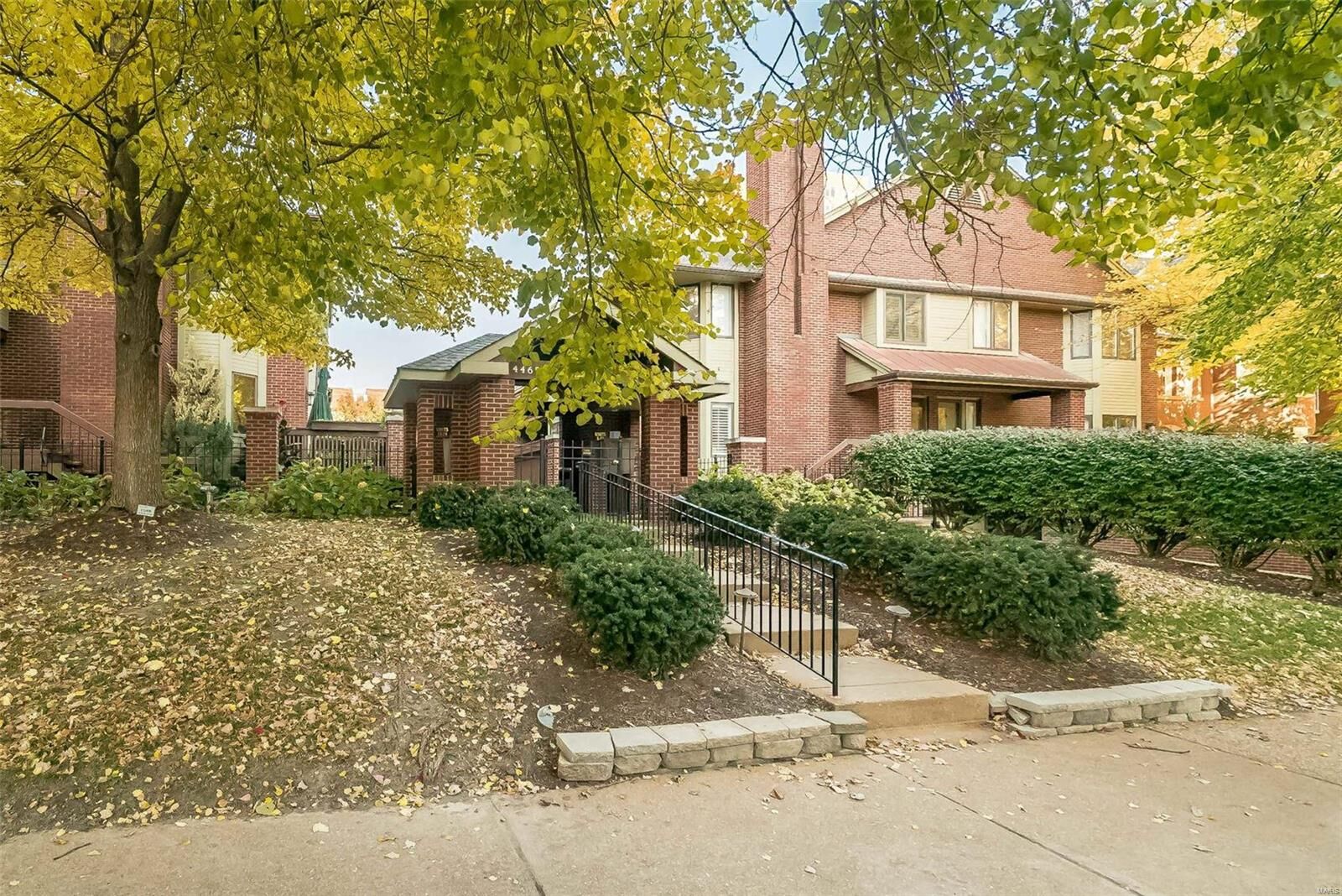 Property Photo: 4465 W Pine 15 MO 63108