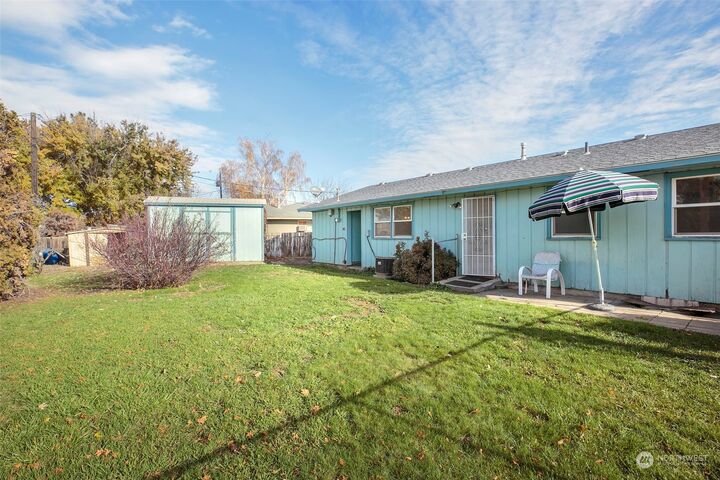 Property Photo: 4901 Bristol Way WA 98908