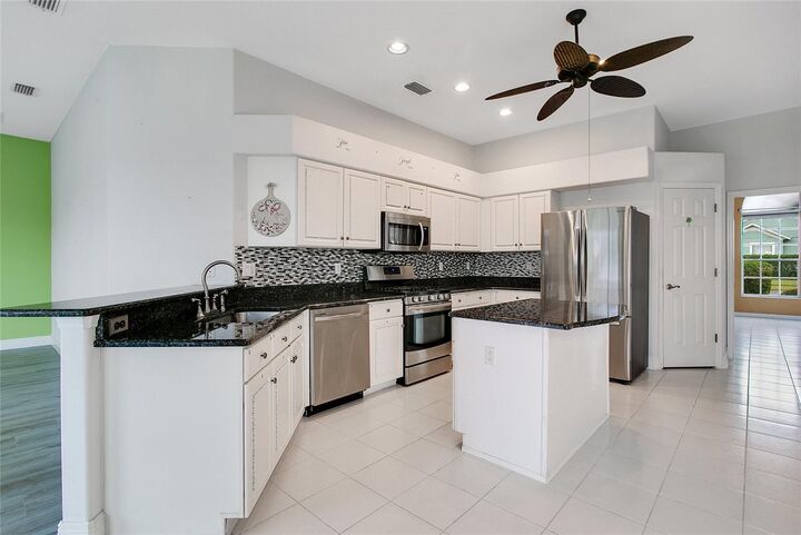 Property Photo: 349 Palmway Lane FL 32828