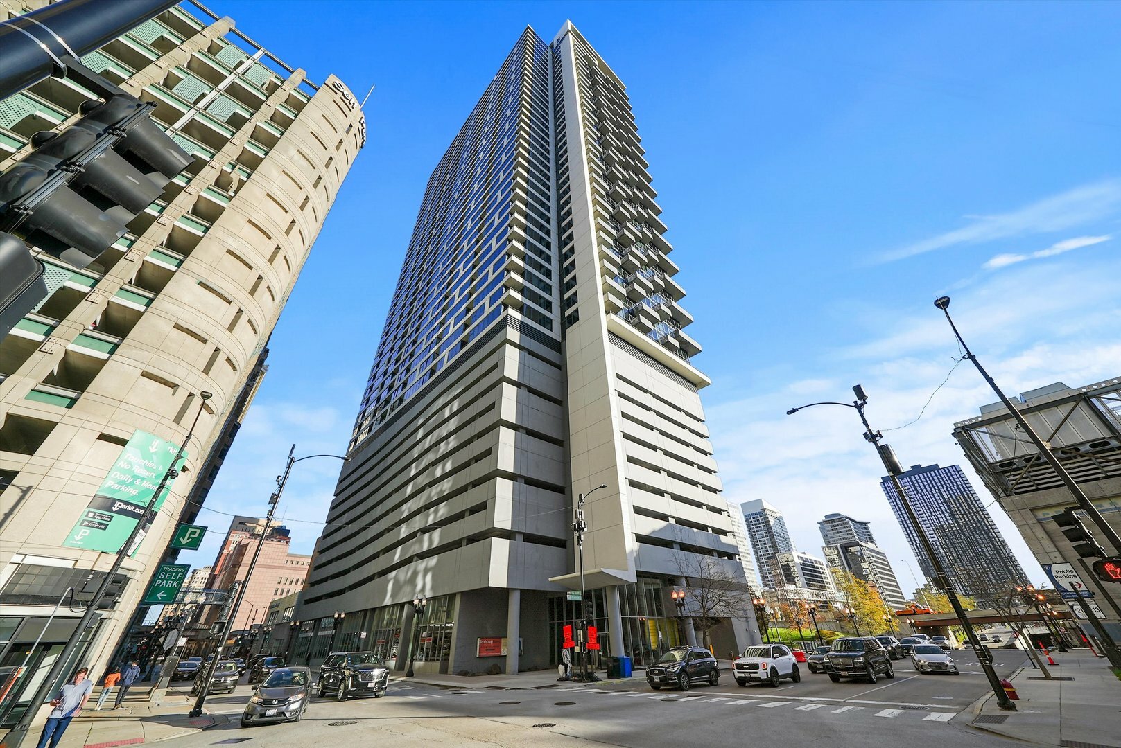 Property Photo: 235 W Van Buren Street 2211 IL 60607