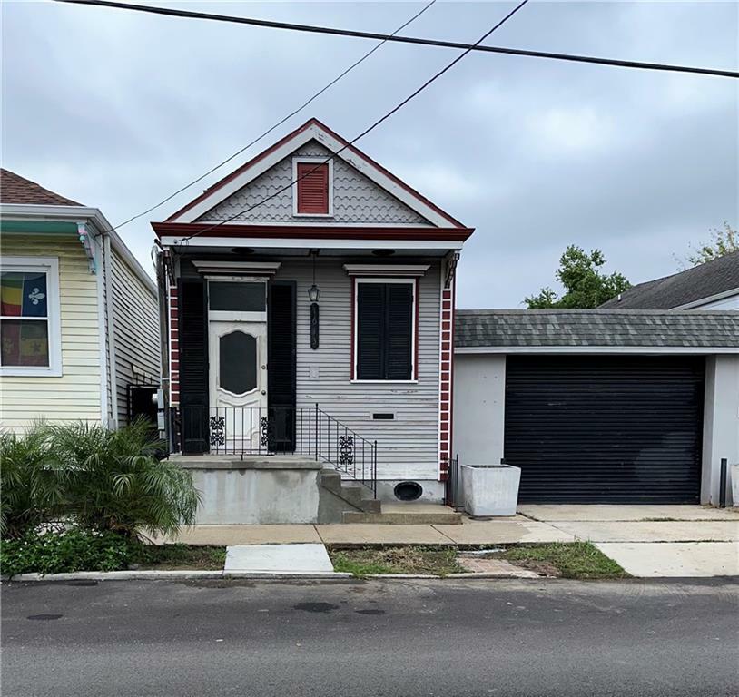 Property Photo:  1613 N Prieur Street  LA 70116 