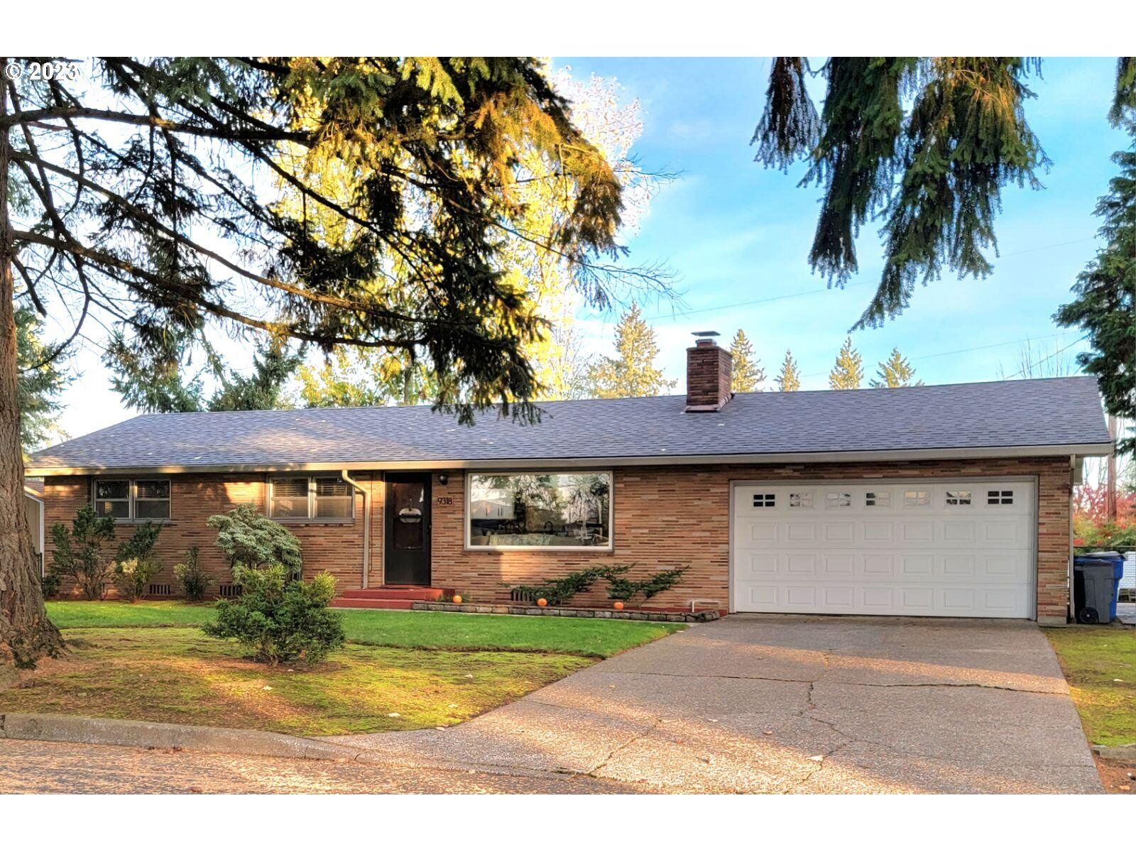 Property Photo:  9318 NE 8th St  WA 98664 