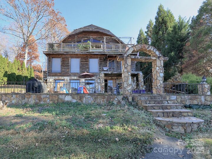 Property Photo: 6860 Shade Tree Lane NC 28673