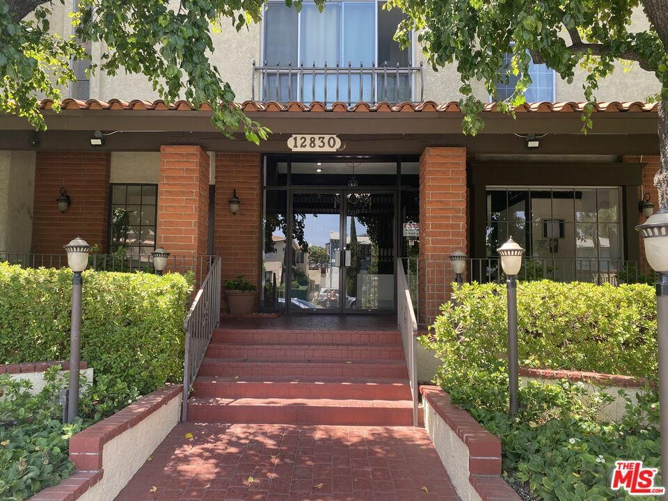 12830   Burbank Blvd 202  Valley Village CA 91607 photo