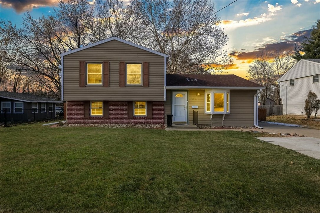 Property Photo:  3904 Rolling Green Drive  IA 50322 