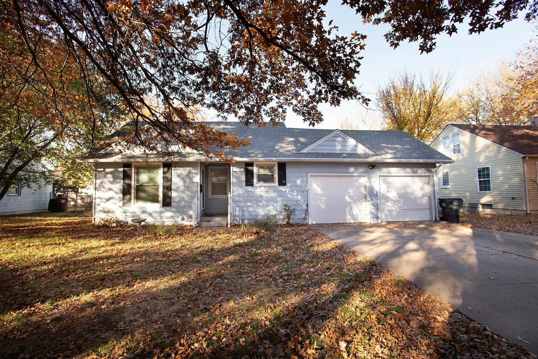 Property Photo:  2033 S Terrace Dr  KS 67218 