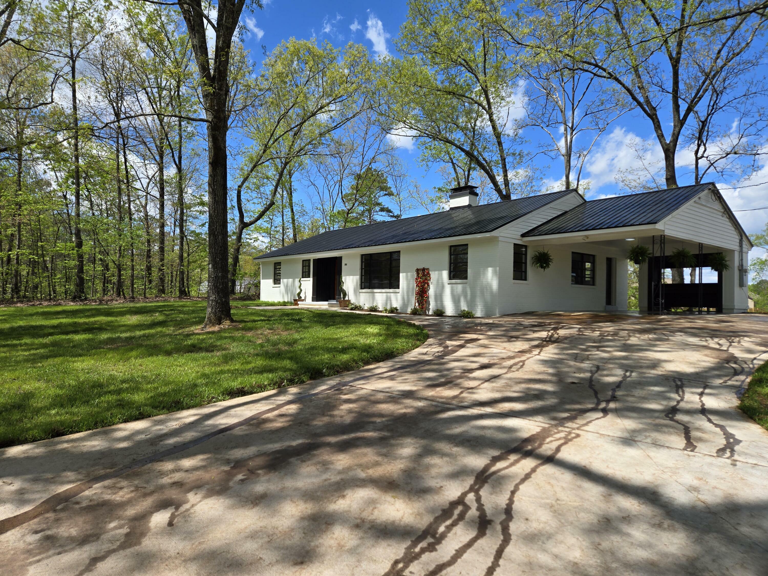 Property Photo:  615 W Peachtree St  GA 30705 